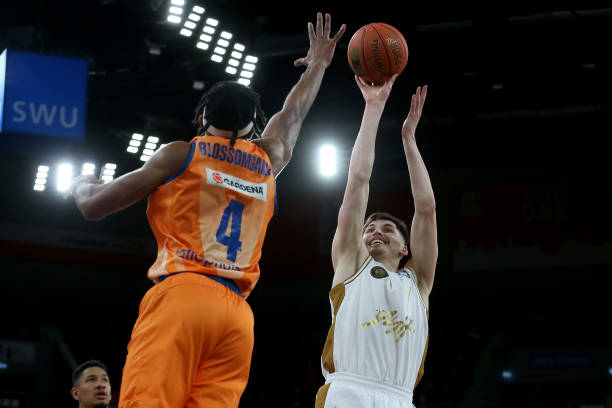 而新援在上 而新援在上